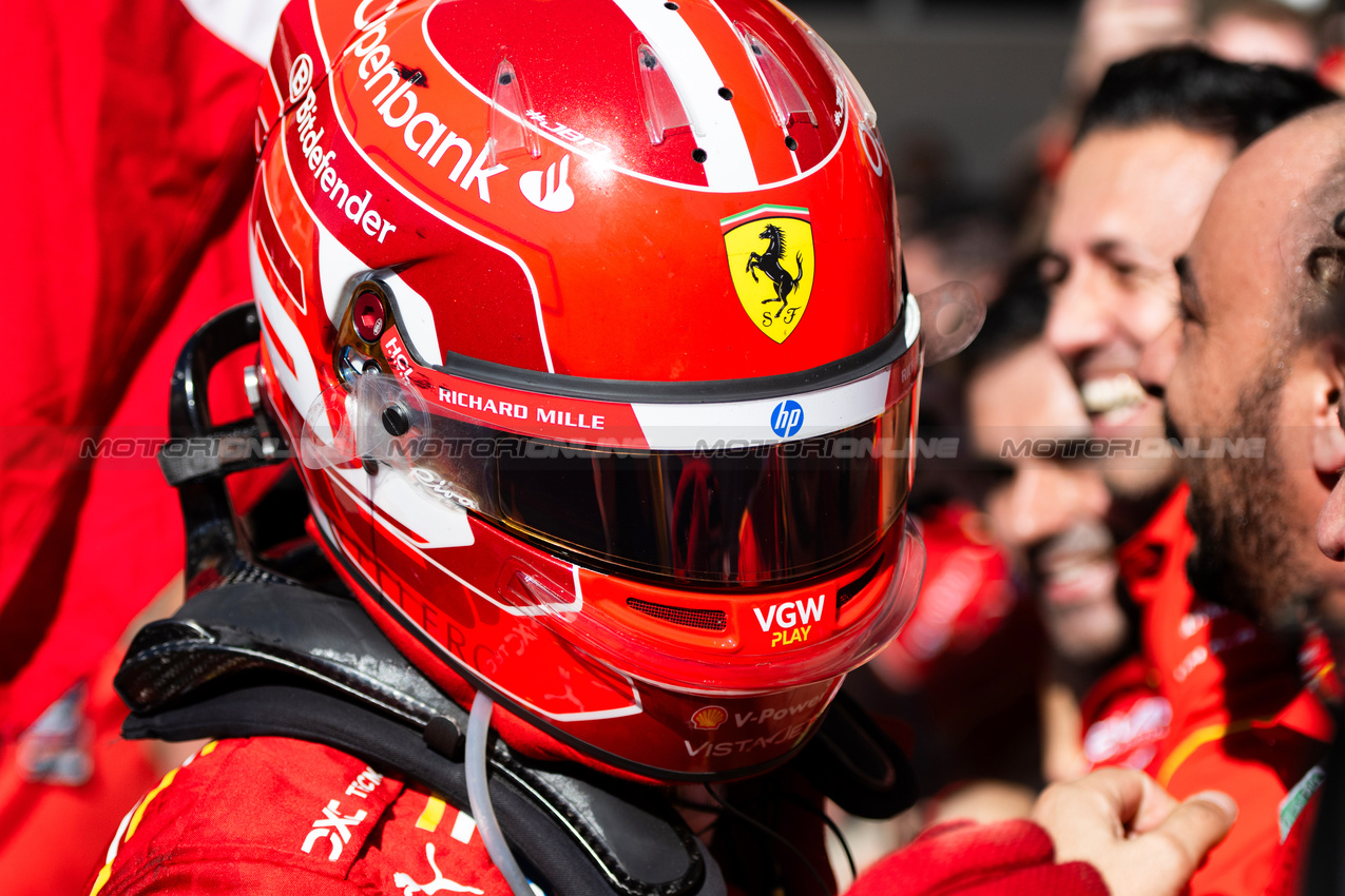 GP STATI UNITI, Gara winner Charles Leclerc (MON) Ferrari SF-24 celebrates with the team in parc ferme.

20.10.2024. Formula 1 World Championship, Rd 19, United States Grand Prix, Austin, Texas, USA, Gara Day.

- www.xpbimages.com, EMail: requests@xpbimages.com © Copyright: Price / XPB Images