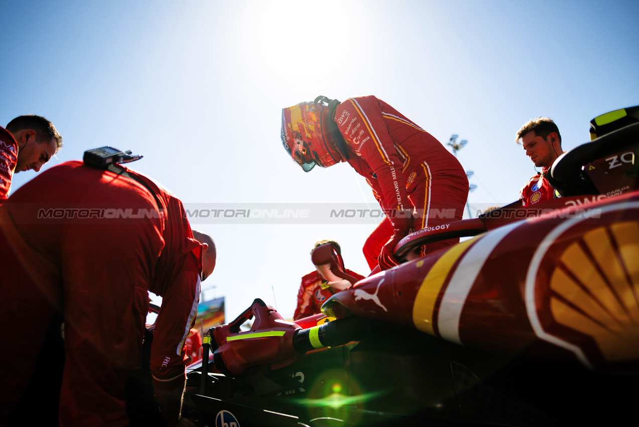 GP STATI UNITI, Carlos Sainz Jr (ESP) Ferrari SF-24 on the grid.

20.10.2024. Formula 1 World Championship, Rd 19, United States Grand Prix, Austin, Texas, USA, Gara Day.

- www.xpbimages.com, EMail: requests@xpbimages.com © Copyright: Price / XPB Images