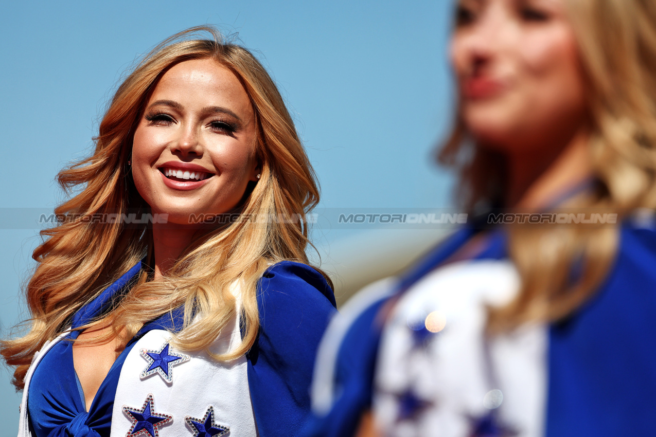 GP STATI UNITI, Circuit Atmosfera - Dallas Cowboys Cheerleaders at the drivers' parade. 

20.10.2024. Formula 1 World Championship, Rd 19, United States Grand Prix, Austin, Texas, USA, Gara Day.

- www.xpbimages.com, EMail: requests@xpbimages.com © Copyright: Moy / XPB Images