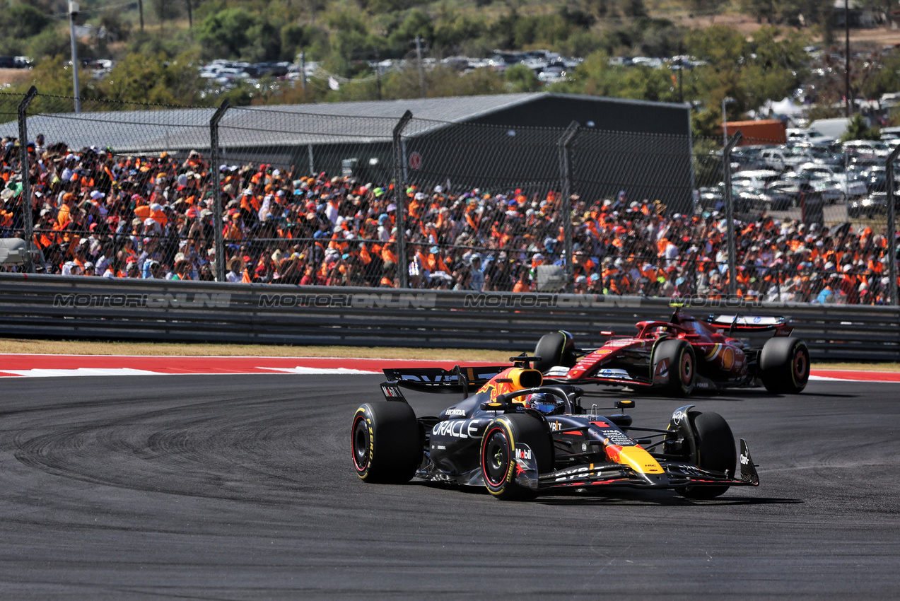 GP STATI UNITI, Max Verstappen (NLD) Red Bull Racing RB20.

20.10.2024. Formula 1 World Championship, Rd 19, United States Grand Prix, Austin, Texas, USA, Gara Day.

 - www.xpbimages.com, EMail: requests@xpbimages.com © Copyright: Rew / XPB Images