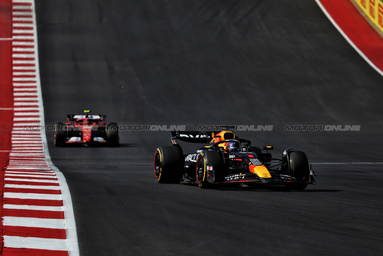 GP STATI UNITI, Max Verstappen (NLD) Red Bull Racing RB20.

20.10.2024. Formula 1 World Championship, Rd 19, United States Grand Prix, Austin, Texas, USA, Gara Day.

 - www.xpbimages.com, EMail: requests@xpbimages.com © Copyright: Rew / XPB Images