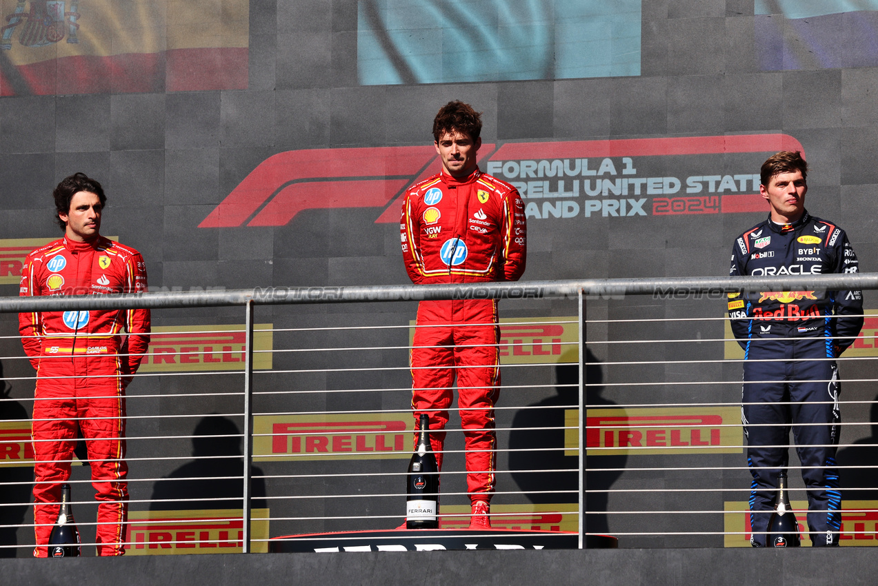 GP STATI UNITI, The podium (L to R): Carlos Sainz Jr (ESP) Ferrari, second; Charles Leclerc (MON) Ferrari, vincitore; Max Verstappen (NLD) Red Bull Racing, third.

20.10.2024. Formula 1 World Championship, Rd 19, United States Grand Prix, Austin, Texas, USA, Gara Day.

 - www.xpbimages.com, EMail: requests@xpbimages.com © Copyright: Rew / XPB Images