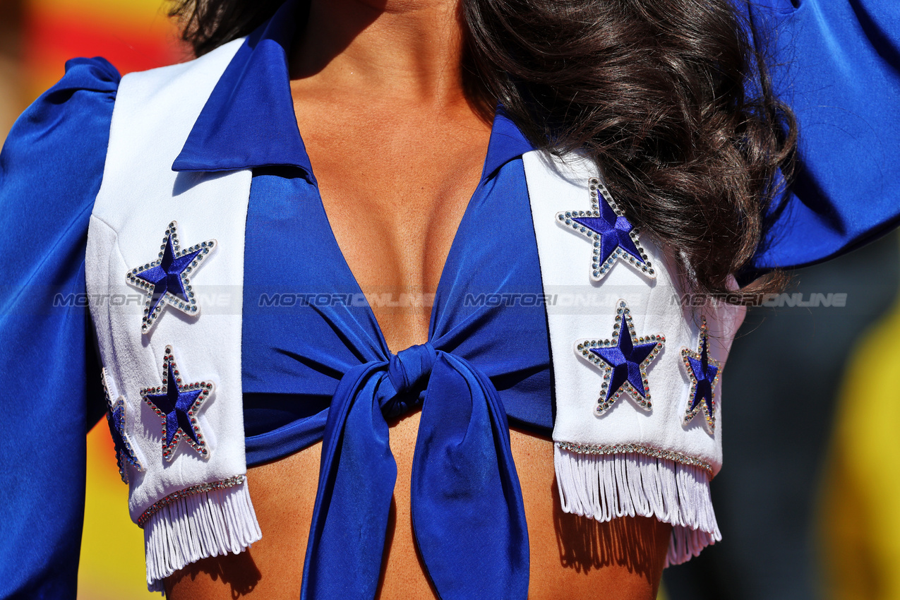 GP STATI UNITI, Circuit Atmosfera - Dallas Cowboys Cheerleaders at the drivers' parade. 

20.10.2024. Formula 1 World Championship, Rd 19, United States Grand Prix, Austin, Texas, USA, Gara Day.

- www.xpbimages.com, EMail: requests@xpbimages.com © Copyright: Moy / XPB Images