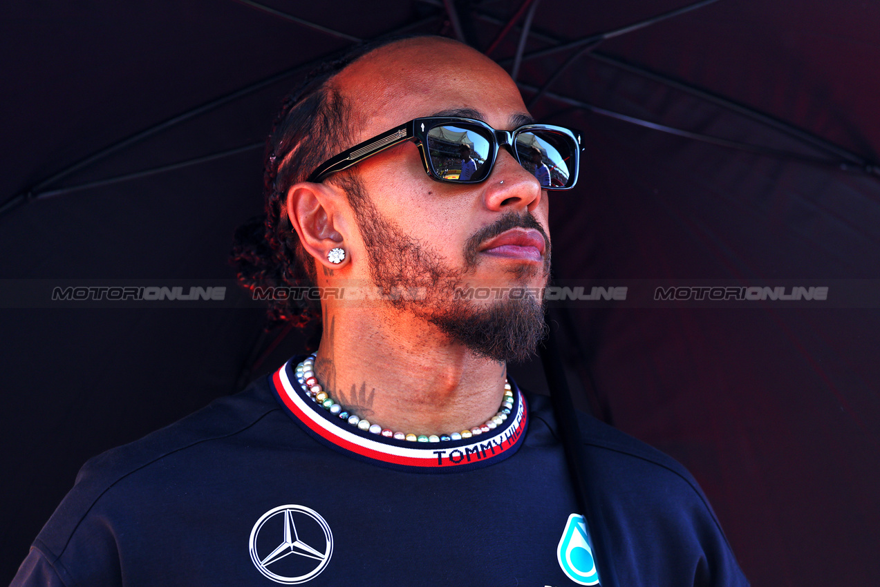 GP STATI UNITI, Lewis Hamilton (GBR) Mercedes AMG F1 on the drivers' parade.

20.10.2024. Formula 1 World Championship, Rd 19, United States Grand Prix, Austin, Texas, USA, Gara Day.

- www.xpbimages.com, EMail: requests@xpbimages.com © Copyright: Moy / XPB Images