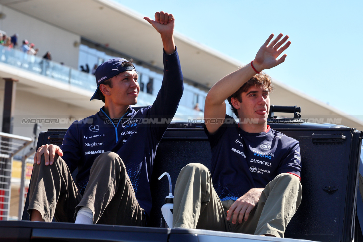 GP STATI UNITI, (L to R): Alexander Albon (THA) Williams Racing e Franco Colapinto (ARG) Williams Racing on the drivers' parade.

20.10.2024. Formula 1 World Championship, Rd 19, United States Grand Prix, Austin, Texas, USA, Gara Day.

- www.xpbimages.com, EMail: requests@xpbimages.com © Copyright: Moy / XPB Images