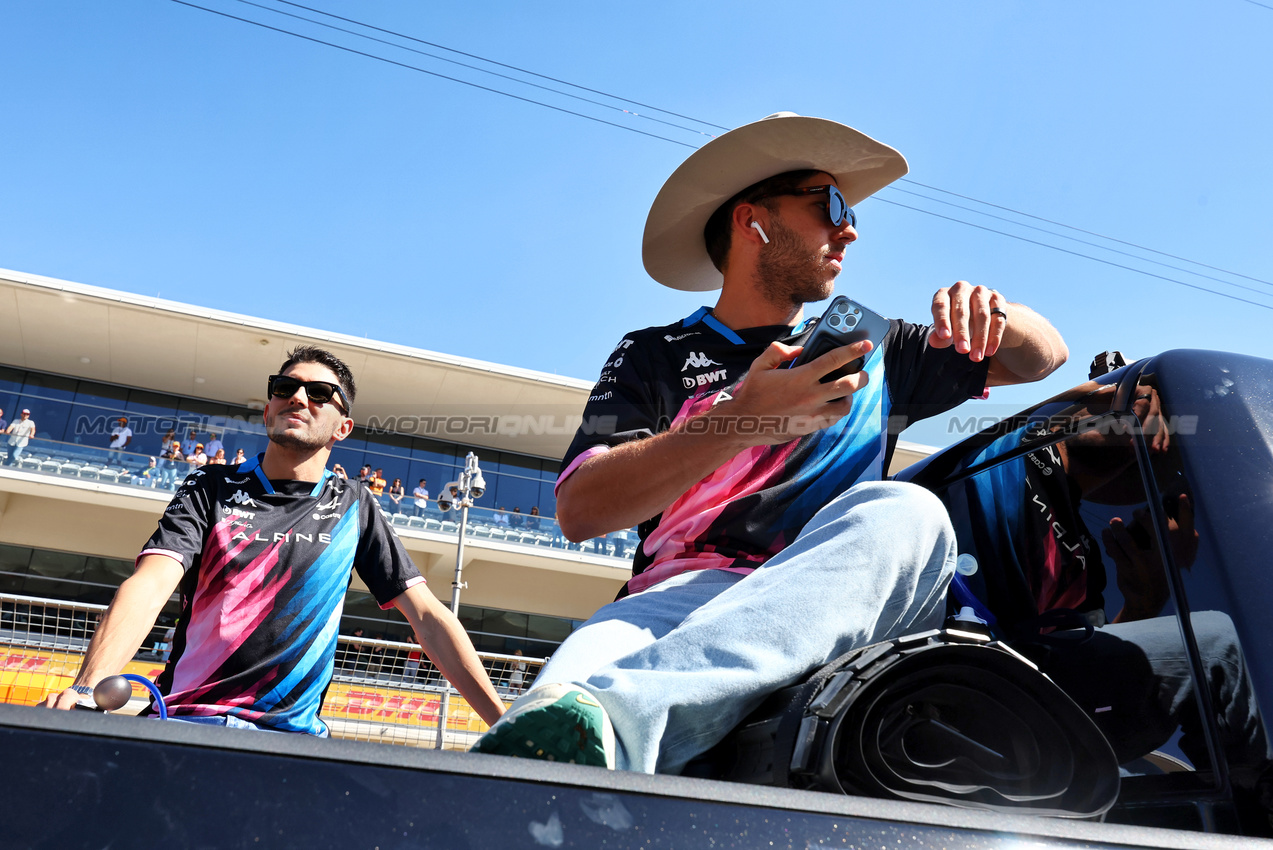 GP STATI UNITI, (L to R): Esteban Ocon (FRA) Alpine F1 Team e Pierre Gasly (FRA) Alpine F1 Team on the drivers' parade.

20.10.2024. Formula 1 World Championship, Rd 19, United States Grand Prix, Austin, Texas, USA, Gara Day.

- www.xpbimages.com, EMail: requests@xpbimages.com © Copyright: Moy / XPB Images