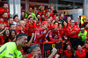 GP STATI UNITI, Charles Leclerc (MON) Ferrari e Carlos Sainz Jr (ESP) Ferrari celebrate a 1-2 finish with the team.

20.10.2024. Formula 1 World Championship, Rd 19, United States Grand Prix, Austin, Texas, USA, Gara Day.

 - www.xpbimages.com, EMail: requests@xpbimages.com © Copyright: Coates / XPB Images