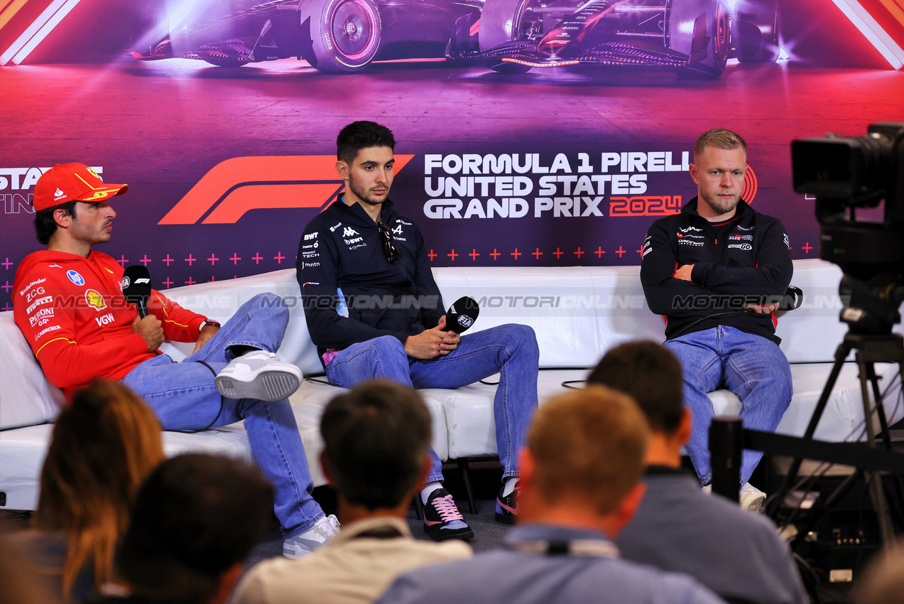 GP STATI UNITI, (L to R): Carlos Sainz Jr (ESP) Ferrari; Esteban Ocon (FRA) Alpine F1 Team; e Kevin Magnussen (DEN) Haas F1 Team, in the FIA Press Conference.

17.10.2024. Formula 1 World Championship, Rd 19, United States Grand Prix, Austin, Texas, USA, Preparation Day.

- www.xpbimages.com, EMail: requests@xpbimages.com © Copyright: Batchelor / XPB Images