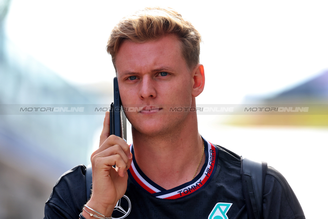 GP STATI UNITI, Mick Schumacher (GER) Mercedes AMG F1 Reserve Driver.

17.10.2024. Formula 1 World Championship, Rd 19, United States Grand Prix, Austin, Texas, USA, Preparation Day.

 - www.xpbimages.com, EMail: requests@xpbimages.com © Copyright: Rew / XPB Images