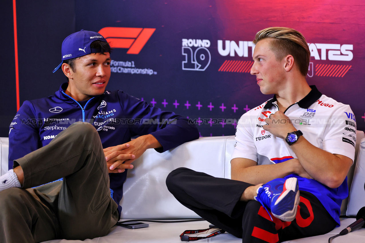 GP STATI UNITI, (L to R): Alexander Albon (THA) Williams Racing e Liam Lawson (NZL) RB in the FIA Press Conference.

17.10.2024. Formula 1 World Championship, Rd 19, United States Grand Prix, Austin, Texas, USA, Preparation Day.

- www.xpbimages.com, EMail: requests@xpbimages.com © Copyright: Batchelor / XPB Images