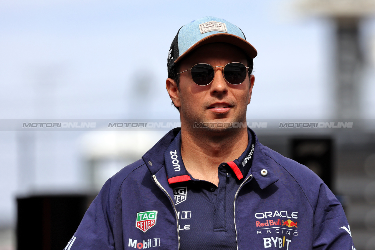 GP STATI UNITI, Sergio Perez (MEX) Red Bull Racing.

17.10.2024. Formula 1 World Championship, Rd 19, United States Grand Prix, Austin, Texas, USA, Preparation Day.

 - www.xpbimages.com, EMail: requests@xpbimages.com © Copyright: Rew / XPB Images