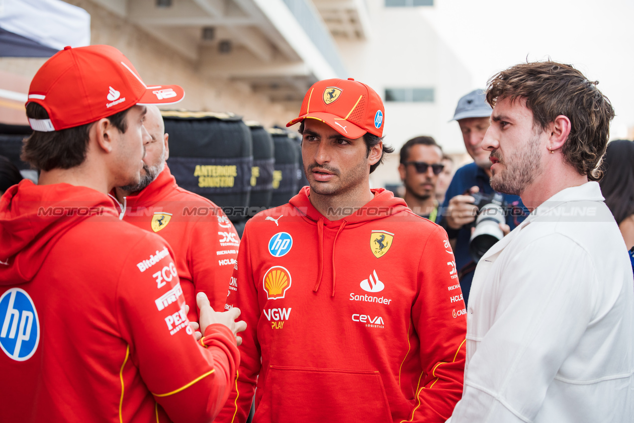 GP STATI UNITI, Charles Leclerc (MON) Ferrari e Carlos Sainz Jr (ESP) Ferrari with Paul Mescal (IRE) Actor.

17.10.2024. Formula 1 World Championship, Rd 19, United States Grand Prix, Austin, Texas, USA, Preparation Day.

- www.xpbimages.com, EMail: requests@xpbimages.com © Copyright: Bearne / XPB Images