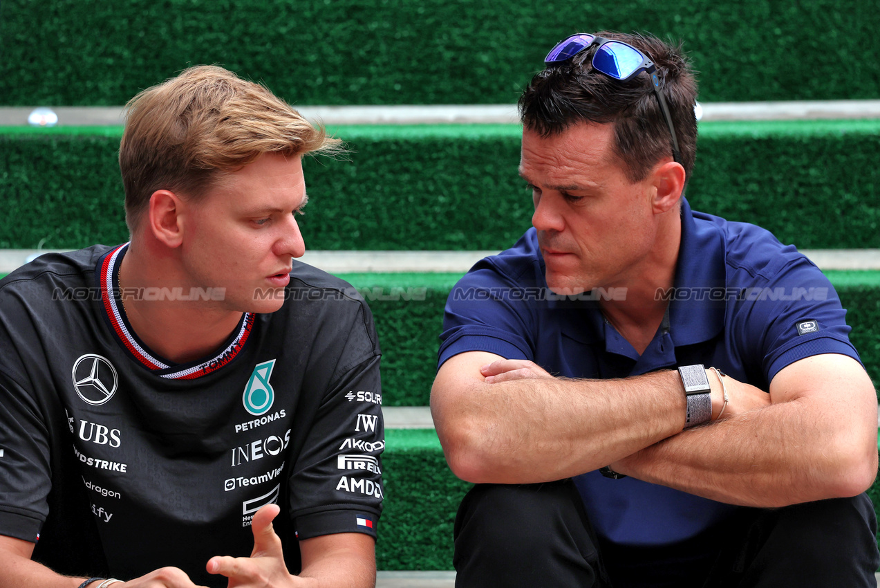 GP STATI UNITI, Mick Schumacher (GER) Mercedes AMG F1 Reserve Driver (Left).

17.10.2024. Formula 1 World Championship, Rd 19, United States Grand Prix, Austin, Texas, USA, Preparation Day.

 - www.xpbimages.com, EMail: requests@xpbimages.com © Copyright: Rew / XPB Images