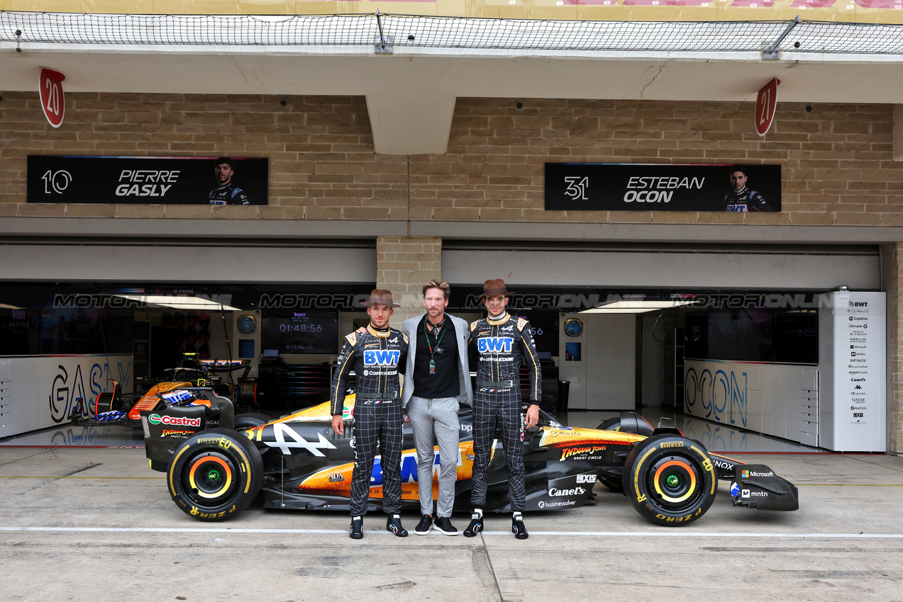 GP STATI UNITI, (L to R): Pierre Gasly (FRA) Alpine F1 Team A524 with Troy Baker (USA) Actor e Esteban Ocon (FRA) Alpine F1 Team.

17.10.2024. Formula 1 World Championship, Rd 19, United States Grand Prix, Austin, Texas, USA, Preparation Day.

- www.xpbimages.com, EMail: requests@xpbimages.com © Copyright: Moy / XPB Images