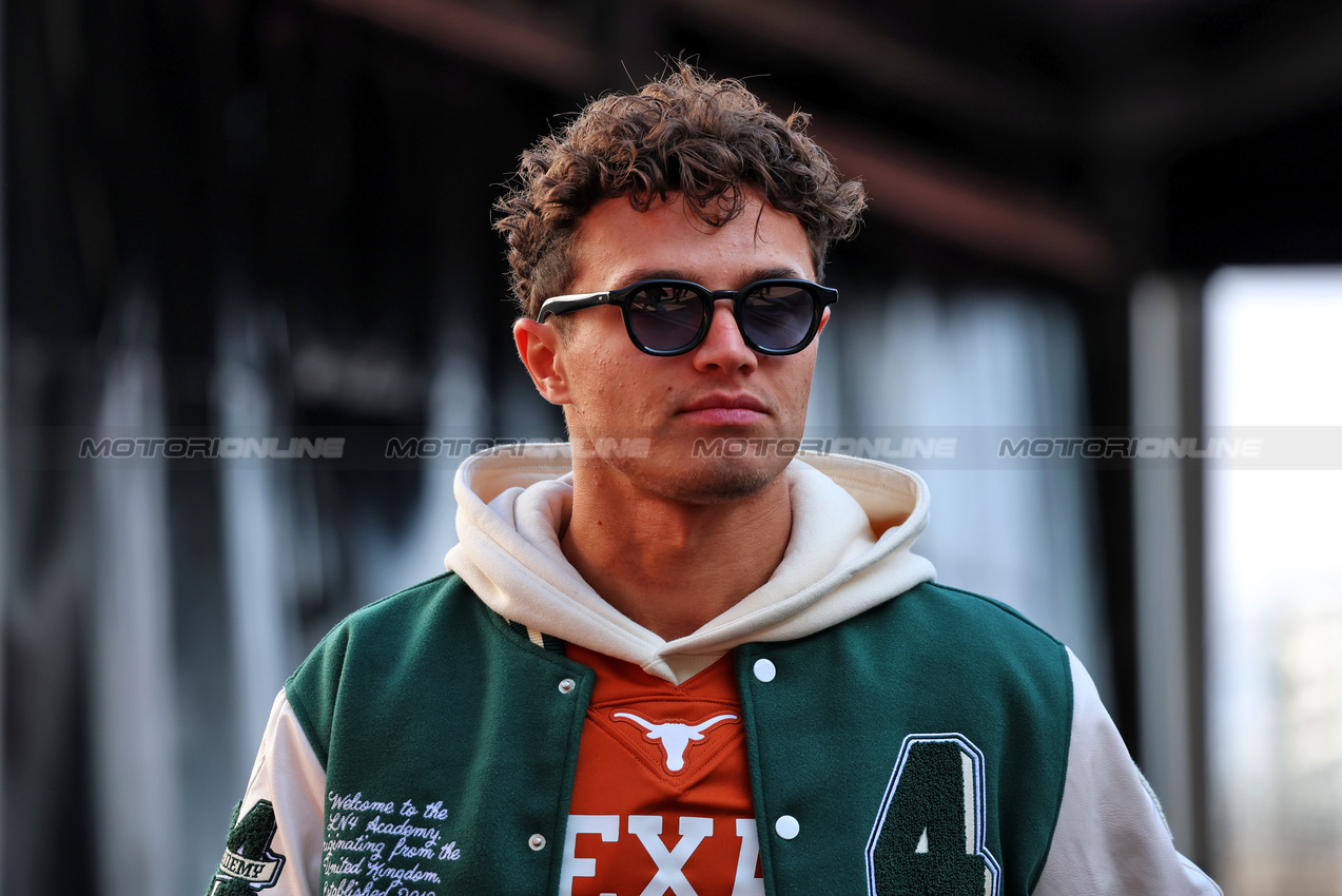 GP STATI UNITI, Lando Norris (GBR) McLaren.

17.10.2024. Formula 1 World Championship, Rd 19, United States Grand Prix, Austin, Texas, USA, Preparation Day.

 - www.xpbimages.com, EMail: requests@xpbimages.com © Copyright: Rew / XPB Images