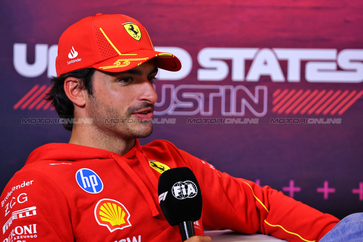 GP STATI UNITI, Carlos Sainz Jr (ESP) Ferrari in the FIA Press Conference.

17.10.2024. Formula 1 World Championship, Rd 19, United States Grand Prix, Austin, Texas, USA, Preparation Day.

- www.xpbimages.com, EMail: requests@xpbimages.com © Copyright: Batchelor / XPB Images