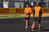 GP STATI UNITI, Oscar Piastri (AUS) McLaren walks the circuit with Tom Stallard (GBR) McLaren Gara Engineer.

17.10.2024. Formula 1 World Championship, Rd 19, United States Grand Prix, Austin, Texas, USA, Preparation Day.

- www.xpbimages.com, EMail: requests@xpbimages.com © Copyright: Batchelor / XPB Images