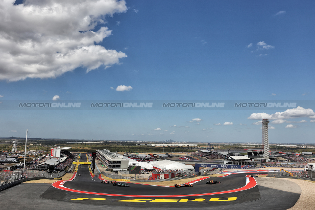 GP STATI UNITI, Lando Norris (GBR) McLaren MCL38.

19.10.2024. Formula 1 World Championship, Rd 19, United States Grand Prix, Austin, Texas, USA, Sprint e Qualifiche Day.

- www.xpbimages.com, EMail: requests@xpbimages.com © Copyright: Bearne / XPB Images