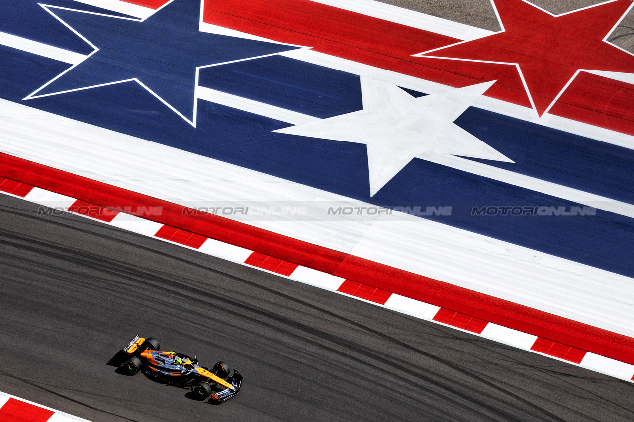 GP STATI UNITI, Lando Norris (GBR) McLaren MCL38.

19.10.2024. Formula 1 World Championship, Rd 19, United States Grand Prix, Austin, Texas, USA, Sprint e Qualifiche Day.

 - www.xpbimages.com, EMail: requests@xpbimages.com © Copyright: Rew / XPB Images