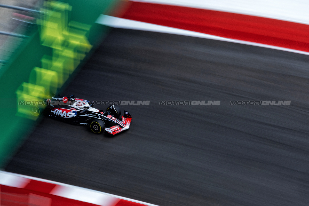 GP STATI UNITI, Kevin Magnussen (DEN) Haas VF-24.

19.10.2024. Formula 1 World Championship, Rd 19, United States Grand Prix, Austin, Texas, USA, Sprint e Qualifiche Day.

 - www.xpbimages.com, EMail: requests@xpbimages.com © Copyright: Rew / XPB Images