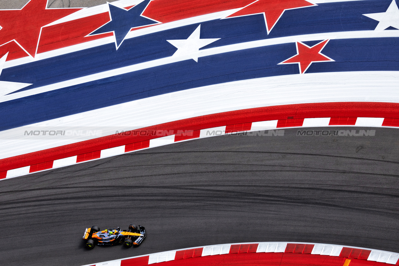 GP STATI UNITI, Lando Norris (GBR) McLaren MCL38.

19.10.2024. Formula 1 World Championship, Rd 19, United States Grand Prix, Austin, Texas, USA, Sprint e Qualifiche Day.

 - www.xpbimages.com, EMail: requests@xpbimages.com © Copyright: Rew / XPB Images