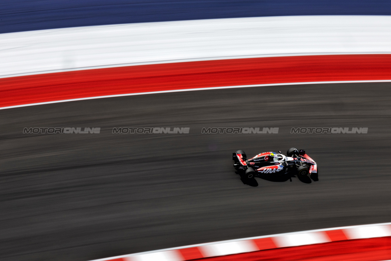 GP STATI UNITI, Nico Hulkenberg (GER) Haas VF-24.

19.10.2024. Formula 1 World Championship, Rd 19, United States Grand Prix, Austin, Texas, USA, Sprint e Qualifiche Day.

 - www.xpbimages.com, EMail: requests@xpbimages.com © Copyright: Rew / XPB Images