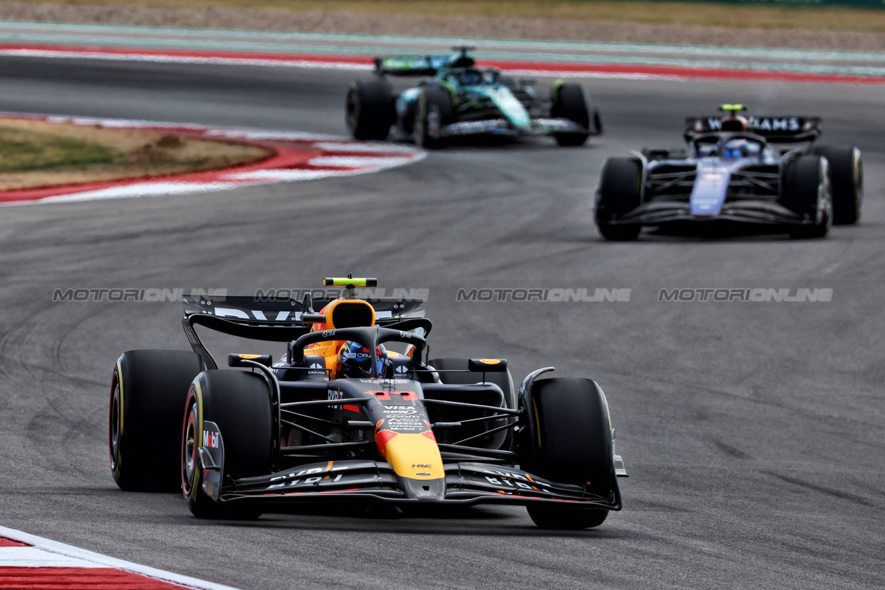 GP STATI UNITI, Sergio Perez (MEX) Red Bull Racing RB20.

19.10.2024. Formula 1 World Championship, Rd 19, United States Grand Prix, Austin, Texas, USA, Sprint e Qualifiche Day.

 - www.xpbimages.com, EMail: requests@xpbimages.com © Copyright: Coates / XPB Images