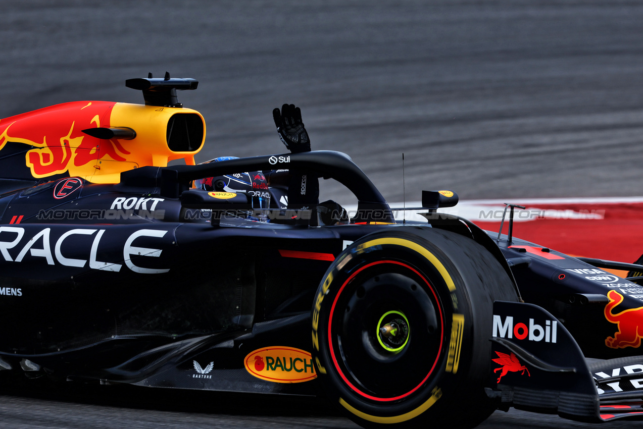 GP STATI UNITI, Sprint winner Max Verstappen (NLD) Red Bull Racing RB20 celebrates at the end of the race.

19.10.2024. Formula 1 World Championship, Rd 19, United States Grand Prix, Austin, Texas, USA, Sprint e Qualifiche Day.

 - www.xpbimages.com, EMail: requests@xpbimages.com © Copyright: Coates / XPB Images