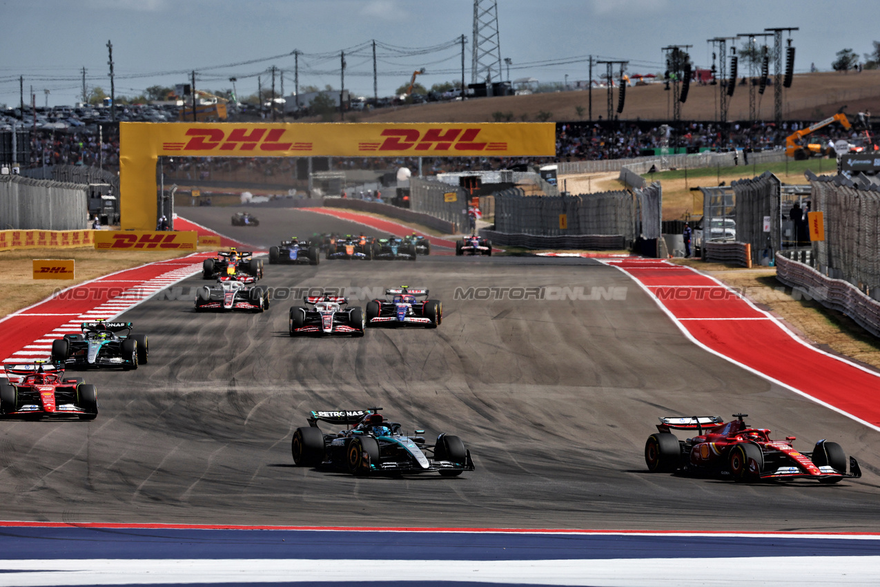 GP STATI UNITI, Charles Leclerc (MON) Ferrari SF-24 e George Russell (GBR) Mercedes AMG F1 W15 battle for position.

19.10.2024. Formula 1 World Championship, Rd 19, United States Grand Prix, Austin, Texas, USA, Sprint e Qualifiche Day.

 - www.xpbimages.com, EMail: requests@xpbimages.com © Copyright: Coates / XPB Images