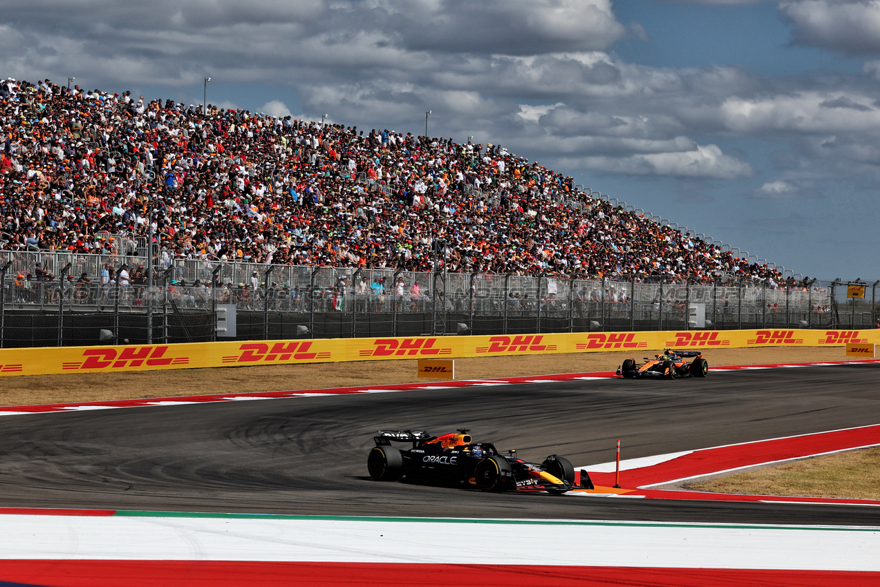 GP STATI UNITI, Max Verstappen (NLD) Red Bull Racing RB20.

19.10.2024. Formula 1 World Championship, Rd 19, United States Grand Prix, Austin, Texas, USA, Sprint e Qualifiche Day.

 - www.xpbimages.com, EMail: requests@xpbimages.com © Copyright: Coates / XPB Images