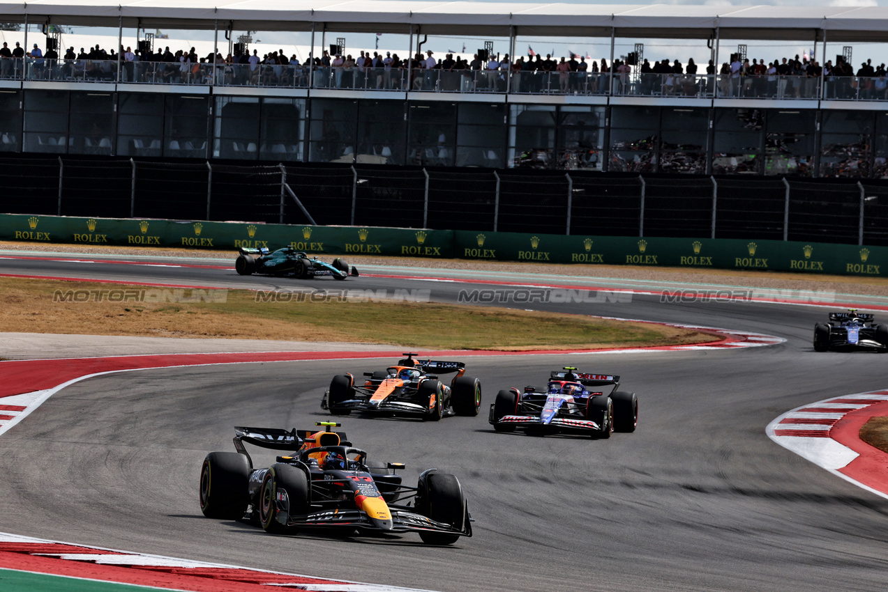 GP STATI UNITI, Sergio Perez (MEX) Red Bull Racing RB20.

19.10.2024. Formula 1 World Championship, Rd 19, United States Grand Prix, Austin, Texas, USA, Sprint e Qualifiche Day.

 - www.xpbimages.com, EMail: requests@xpbimages.com © Copyright: Coates / XPB Images