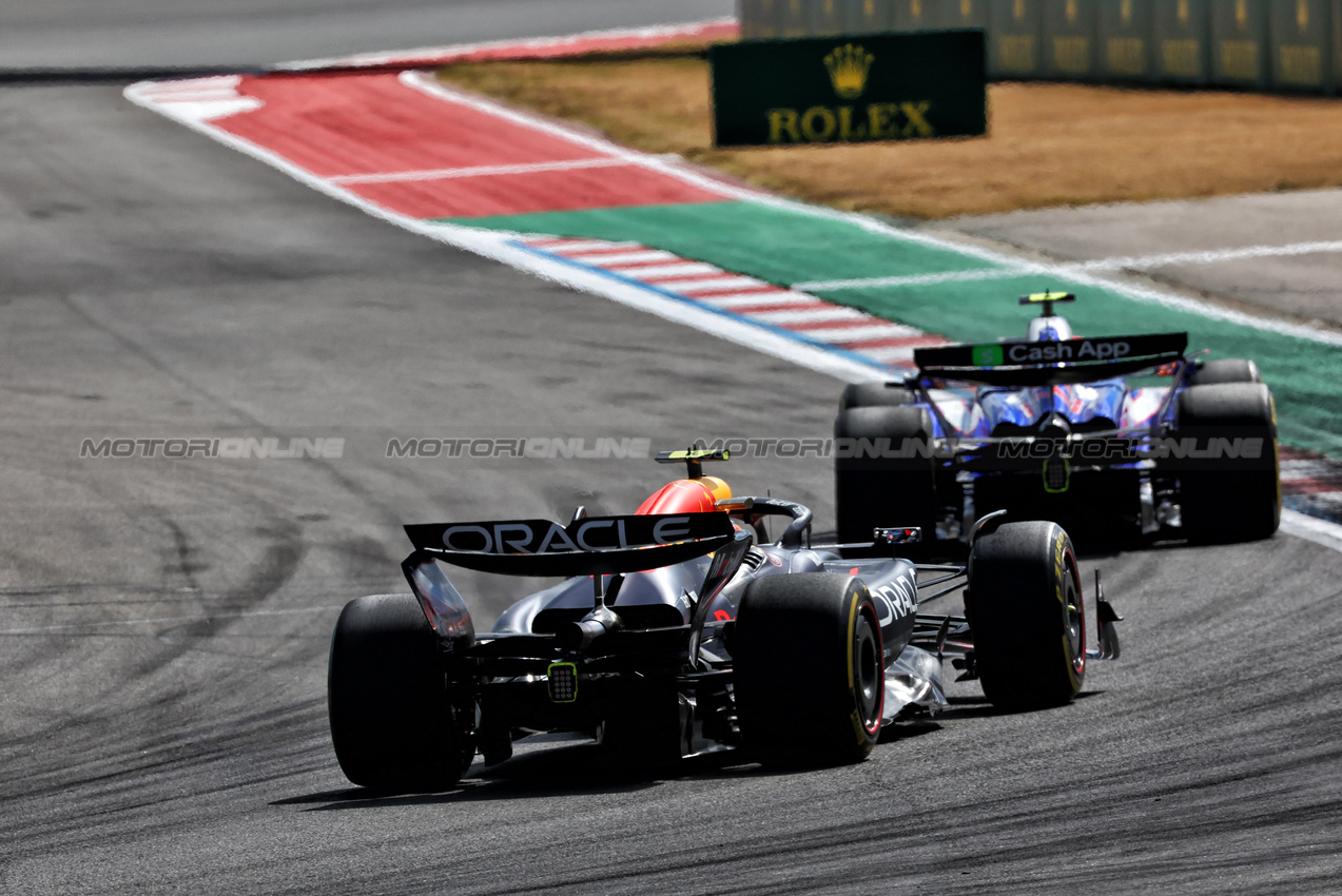 GP STATI UNITI, Sergio Perez (MEX) Red Bull Racing RB20.

19.10.2024. Formula 1 World Championship, Rd 19, United States Grand Prix, Austin, Texas, USA, Sprint e Qualifiche Day.

 - www.xpbimages.com, EMail: requests@xpbimages.com © Copyright: Coates / XPB Images