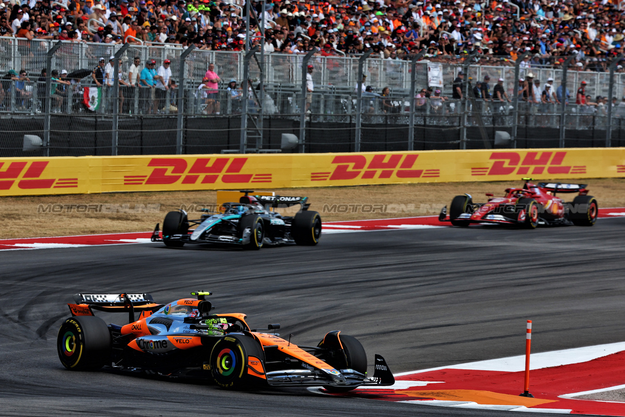 GP STATI UNITI, Lando Norris (GBR) McLaren MCL38.

19.10.2024. Formula 1 World Championship, Rd 19, United States Grand Prix, Austin, Texas, USA, Sprint e Qualifiche Day.

 - www.xpbimages.com, EMail: requests@xpbimages.com © Copyright: Coates / XPB Images