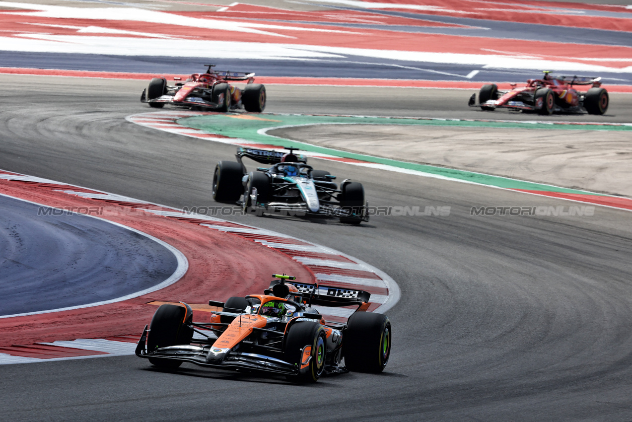 GP STATI UNITI, Lando Norris (GBR) McLaren MCL38.

19.10.2024. Formula 1 World Championship, Rd 19, United States Grand Prix, Austin, Texas, USA, Sprint e Qualifiche Day.

- www.xpbimages.com, EMail: requests@xpbimages.com © Copyright: Batchelor / XPB Images