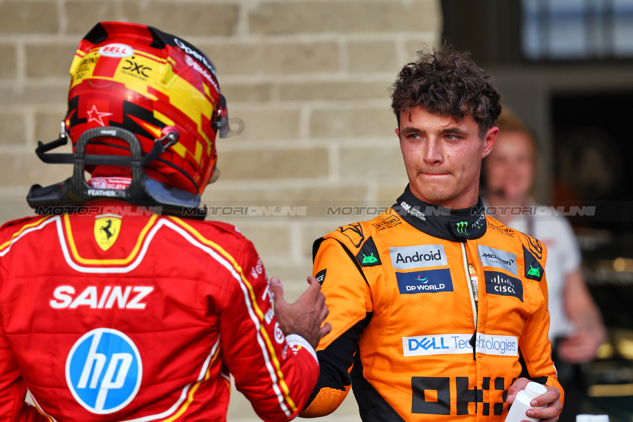 GP STATI UNITI, Pole sitter Lando Norris (GBR) McLaren in qualifying parc ferme with third placed Carlos Sainz Jr (ESP) Ferrari.

19.10.2024. Formula 1 World Championship, Rd 19, United States Grand Prix, Austin, Texas, USA, Sprint e Qualifiche Day.

- www.xpbimages.com, EMail: requests@xpbimages.com © Copyright: Batchelor / XPB Images