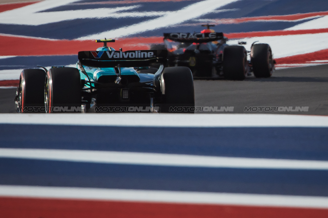 GP STATI UNITI, Fernando Alonso (ESP) Aston Martin F1 Team AMR24.

19.10.2024. Formula 1 World Championship, Rd 19, United States Grand Prix, Austin, Texas, USA, Sprint e Qualifiche Day.

- www.xpbimages.com, EMail: requests@xpbimages.com © Copyright: Bearne / XPB Images