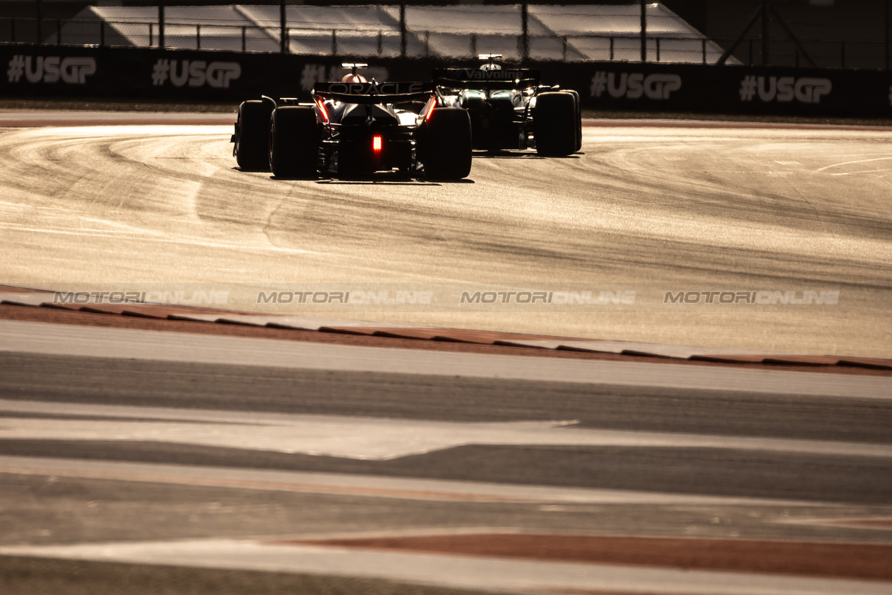 GP STATI UNITI, Max Verstappen (NLD) Red Bull Racing RB20.

19.10.2024. Formula 1 World Championship, Rd 19, United States Grand Prix, Austin, Texas, USA, Sprint e Qualifiche Day.

- www.xpbimages.com, EMail: requests@xpbimages.com © Copyright: Bearne / XPB Images