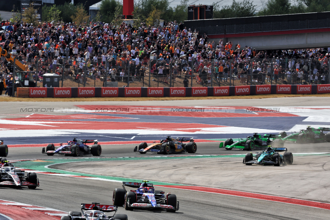 GP STATI UNITI, Fernando Alonso (ESP) Aston Martin F1 Team AMR24 runs wide at the partenza of Sprint.

19.10.2024. Formula 1 World Championship, Rd 19, United States Grand Prix, Austin, Texas, USA, Sprint e Qualifiche Day.

- www.xpbimages.com, EMail: requests@xpbimages.com © Copyright: Batchelor / XPB Images