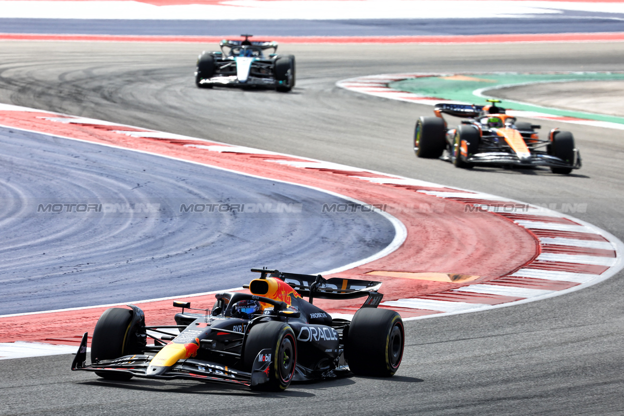 GP STATI UNITI, Max Verstappen (NLD) Red Bull Racing RB20.

19.10.2024. Formula 1 World Championship, Rd 19, United States Grand Prix, Austin, Texas, USA, Sprint e Qualifiche Day.

- www.xpbimages.com, EMail: requests@xpbimages.com © Copyright: Batchelor / XPB Images