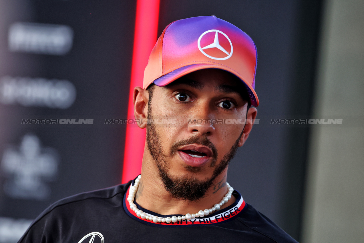 GP STATI UNITI, Lewis Hamilton (GBR) Mercedes AMG F1.

19.10.2024. Formula 1 World Championship, Rd 19, United States Grand Prix, Austin, Texas, USA, Sprint e Qualifiche Day.

- www.xpbimages.com, EMail: requests@xpbimages.com © Copyright: Moy / XPB Images