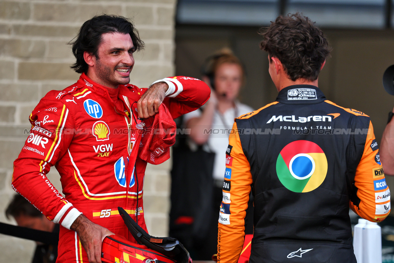 GP STATI UNITI, (L to R): third placed Carlos Sainz Jr (ESP) Ferrari in qualifying parc ferme with pole sitter Lando Norris (GBR) McLaren.

19.10.2024. Formula 1 World Championship, Rd 19, United States Grand Prix, Austin, Texas, USA, Sprint e Qualifiche Day.

- www.xpbimages.com, EMail: requests@xpbimages.com © Copyright: Moy / XPB Images