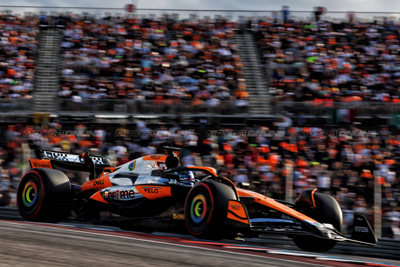 GP STATI UNITI, Oscar Piastri (AUS) McLaren MCL38.

19.10.2024. Formula 1 World Championship, Rd 19, United States Grand Prix, Austin, Texas, USA, Sprint e Qualifiche Day.

 - www.xpbimages.com, EMail: requests@xpbimages.com © Copyright: Coates / XPB Images