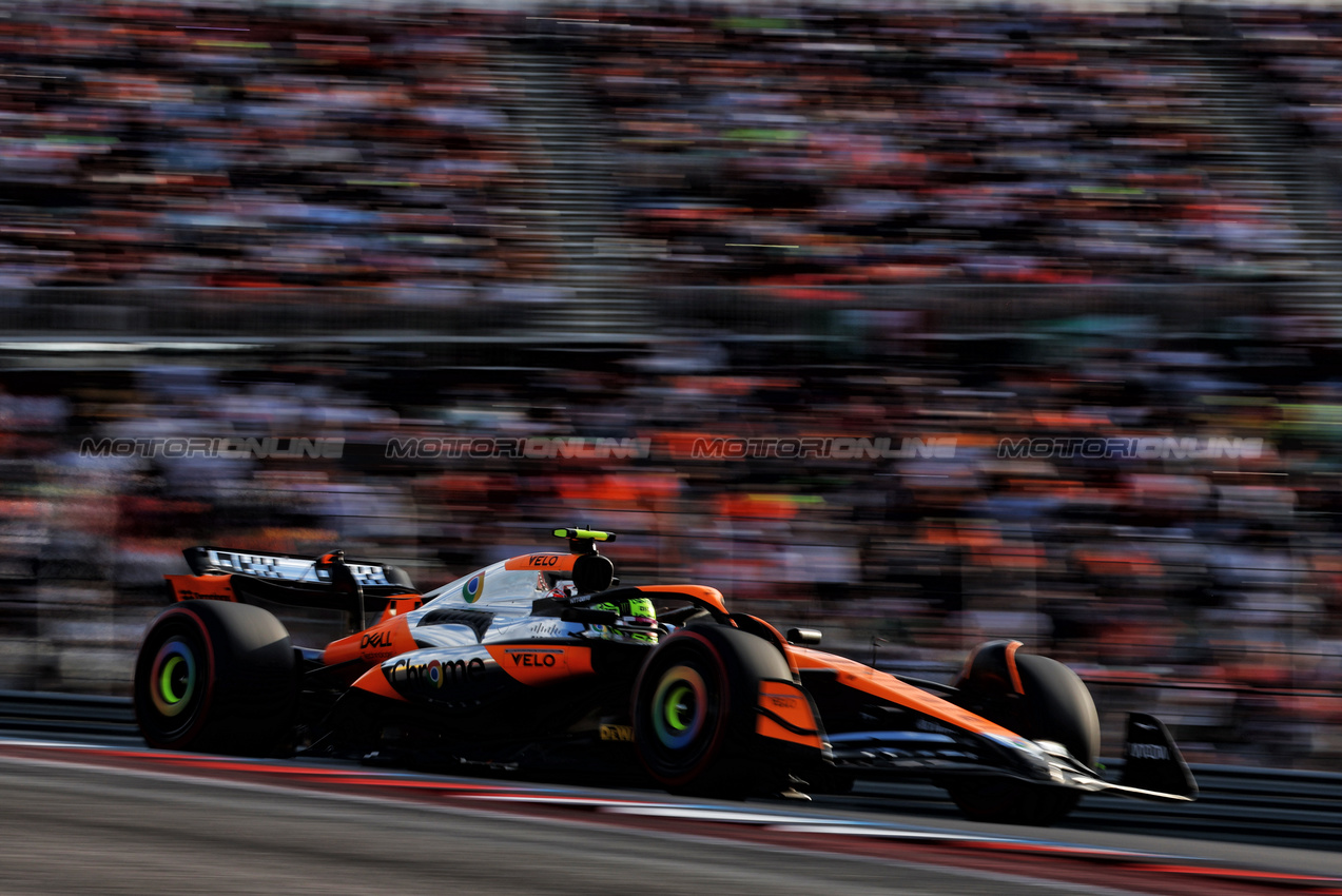 GP STATI UNITI, Lando Norris (GBR) McLaren MCL38.

19.10.2024. Formula 1 World Championship, Rd 19, United States Grand Prix, Austin, Texas, USA, Sprint e Qualifiche Day.

 - www.xpbimages.com, EMail: requests@xpbimages.com © Copyright: Coates / XPB Images