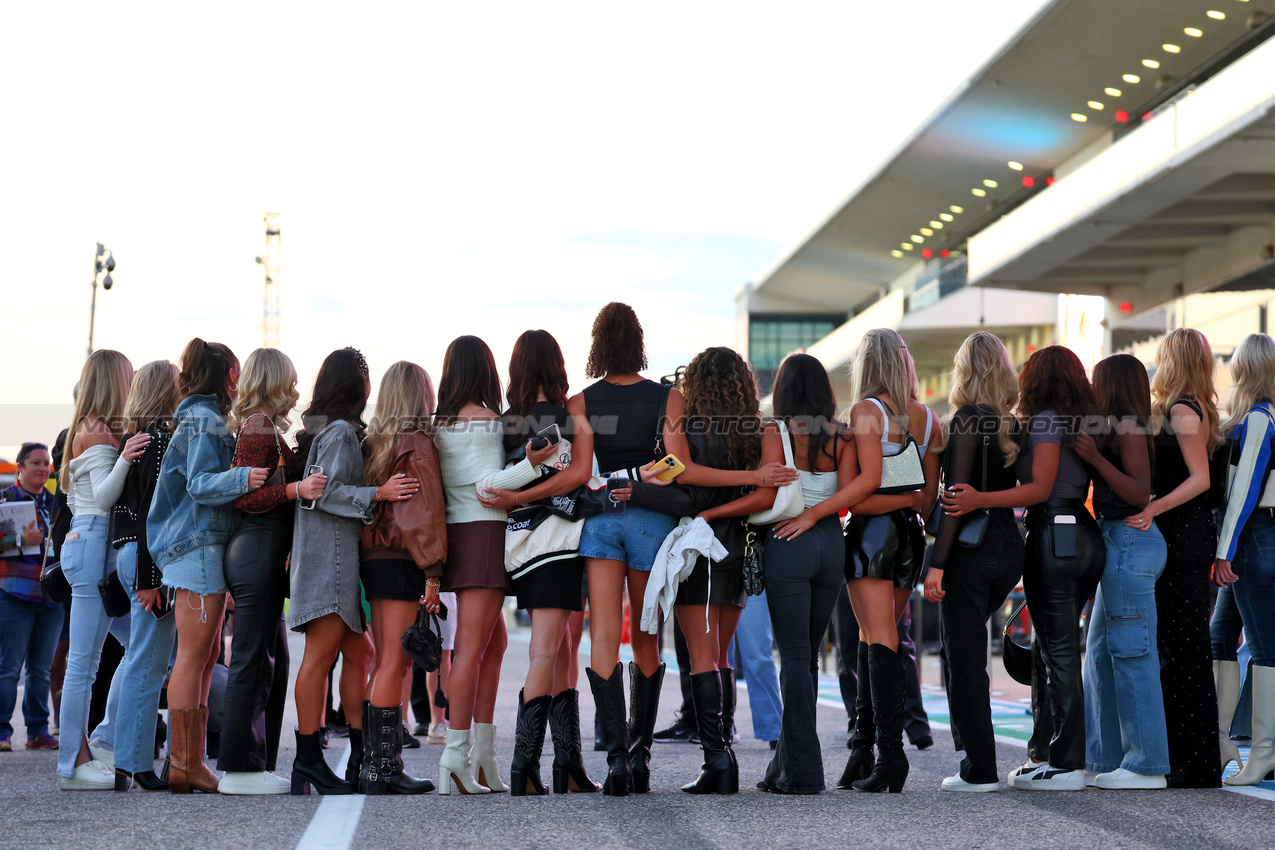 GP STATI UNITI, Circuit Atmosfera - Dallas Cowboys Cheerleaders.

19.10.2024. Formula 1 World Championship, Rd 19, United States Grand Prix, Austin, Texas, USA, Sprint e Qualifiche Day.

 - www.xpbimages.com, EMail: requests@xpbimages.com © Copyright: Coates / XPB Images