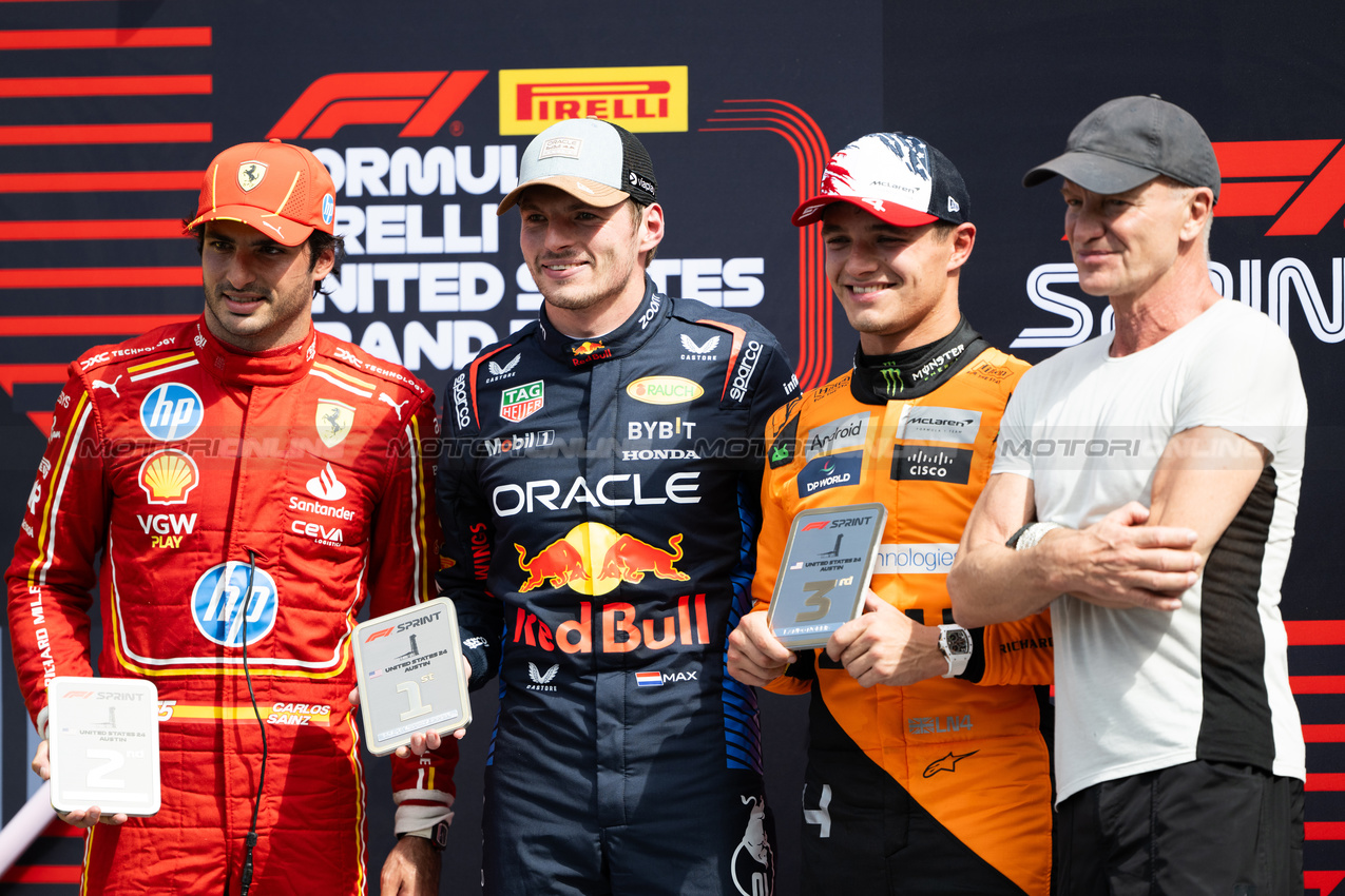 GP STATI UNITI, Top three in Sprint parc ferme (L to R): Lando Norris (GBR) McLaren, third; Max Verstappen (NLD) Red Bull Racing; Carlos Sainz Jr (ESP) Ferrari, third; Sting (GBR) Musician.

19.10.2024. Formula 1 World Championship, Rd 19, United States Grand Prix, Austin, Texas, USA, Sprint e Qualifiche Day.

- www.xpbimages.com, EMail: requests@xpbimages.com © Copyright: Price / XPB Images