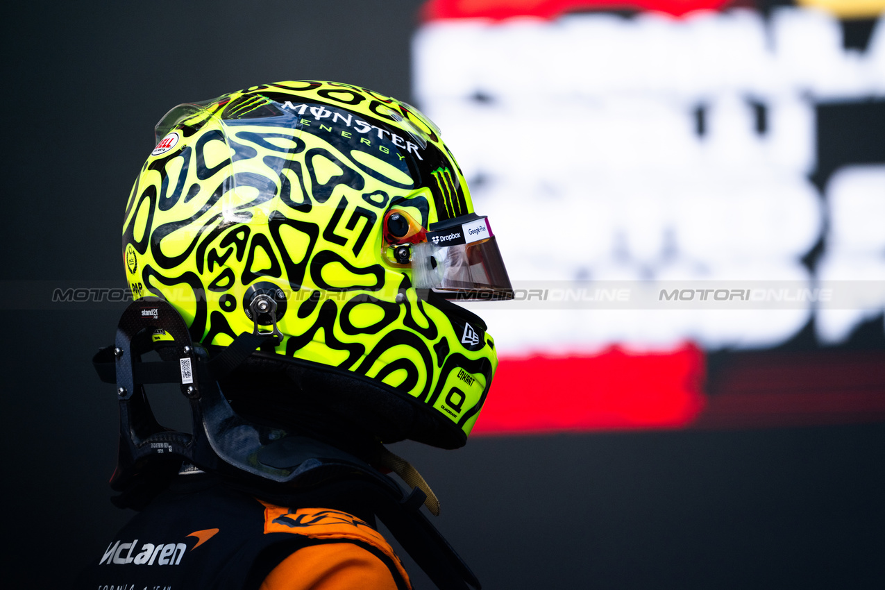 GP STATI UNITI, Lando Norris (GBR) McLaren in qualifying parc ferme.

19.10.2024. Formula 1 World Championship, Rd 19, United States Grand Prix, Austin, Texas, USA, Sprint e Qualifiche Day.

- www.xpbimages.com, EMail: requests@xpbimages.com © Copyright: Price / XPB Images