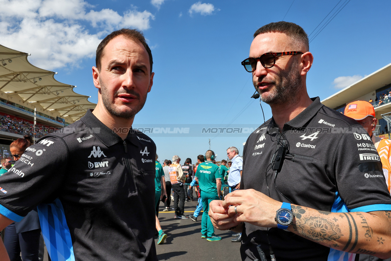 GP STATI UNITI, (L to R): Oliver Oakes (GBR) Alpine F1 Team Team Principal with Julian Rouse (GBR) Alpine F1 Team Sporting Director on the grid.

19.10.2024. Formula 1 World Championship, Rd 19, United States Grand Prix, Austin, Texas, USA, Sprint e Qualifiche Day.

- www.xpbimages.com, EMail: requests@xpbimages.com © Copyright: Batchelor / XPB Images