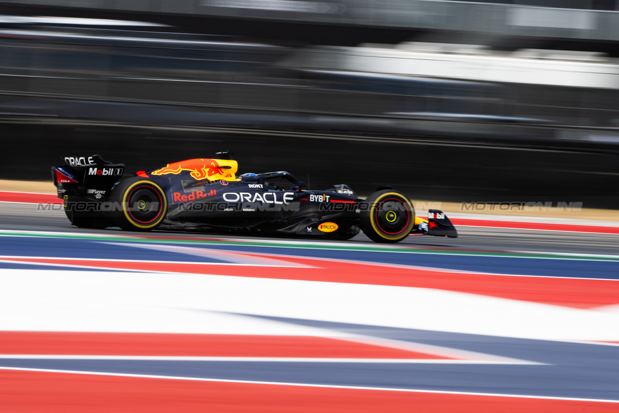 GP STATI UNITI, Max Verstappen (NLD) Red Bull Racing RB20.

19.10.2024. Formula 1 World Championship, Rd 19, United States Grand Prix, Austin, Texas, USA, Sprint e Qualifiche Day.

- www.xpbimages.com, EMail: requests@xpbimages.com © Copyright: Price / XPB Images