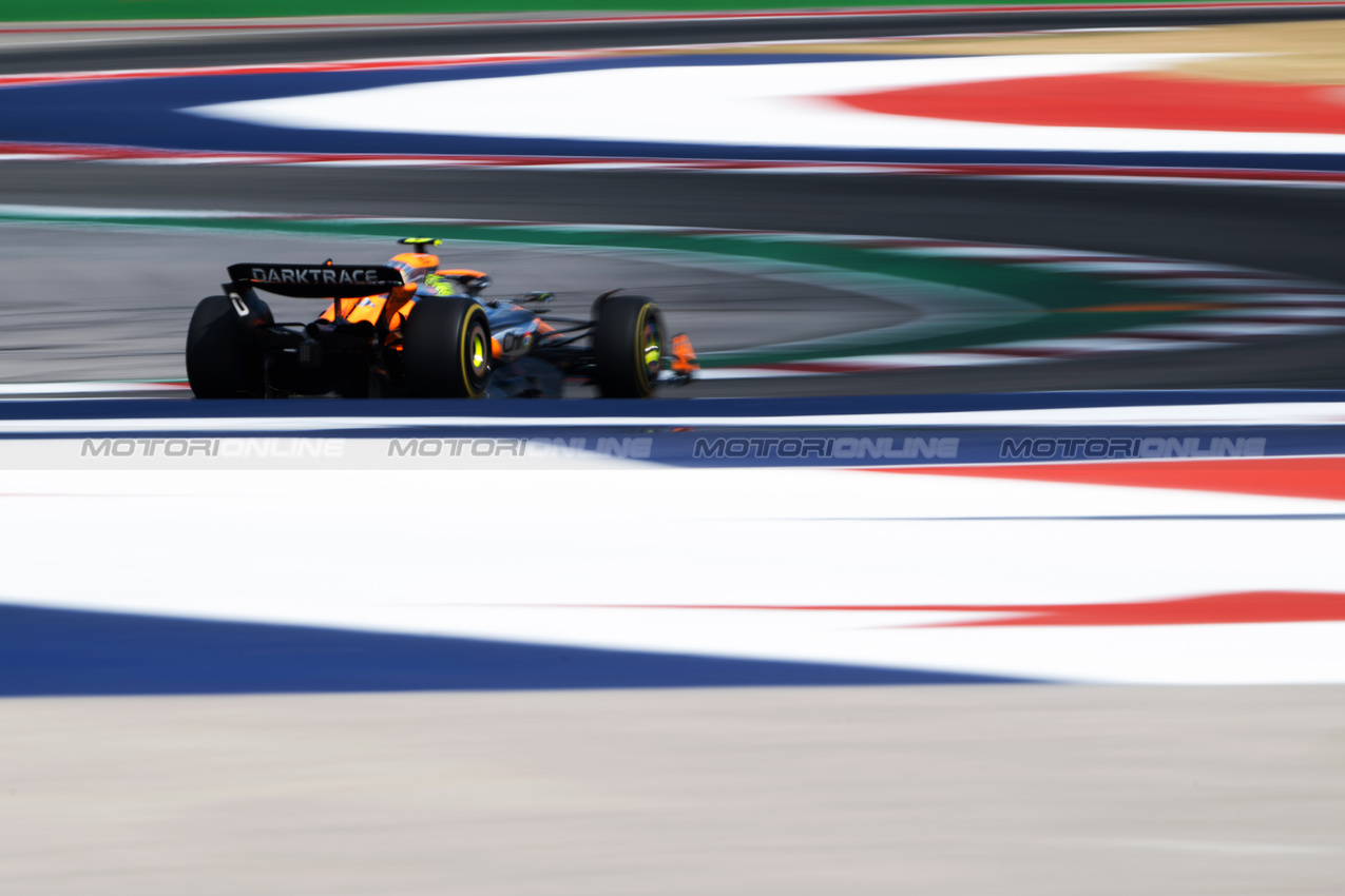 GP STATI UNITI, Lando Norris (GBR) McLaren MCL38.

19.10.2024. Formula 1 World Championship, Rd 19, United States Grand Prix, Austin, Texas, USA, Sprint e Qualifiche Day.

- www.xpbimages.com, EMail: requests@xpbimages.com © Copyright: Price / XPB Images