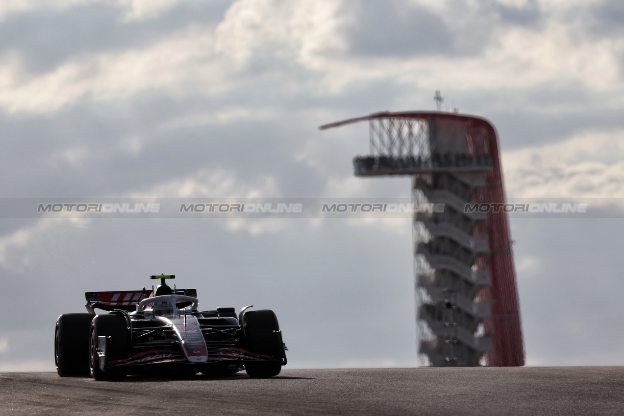 GP STATI UNITI, Nico Hulkenberg (GER) Haas VF-24.

19.10.2024. Formula 1 World Championship, Rd 19, United States Grand Prix, Austin, Texas, USA, Sprint e Qualifiche Day.

 - www.xpbimages.com, EMail: requests@xpbimages.com © Copyright: Rew / XPB Images